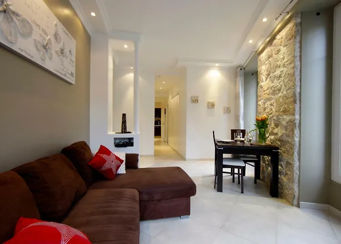 Apartment With Parking In Nice Near The Harbor